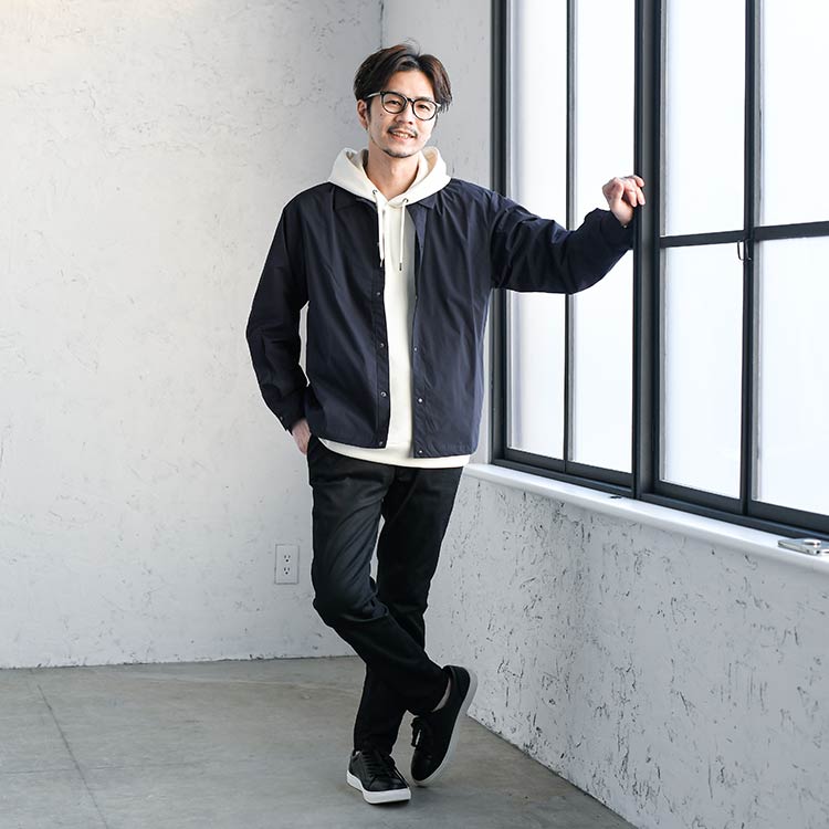 バイカラースニーカーを使ったメンズコーデ