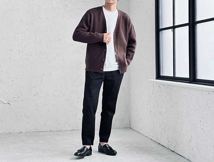 ジョガーパンツを穿いたコーデ