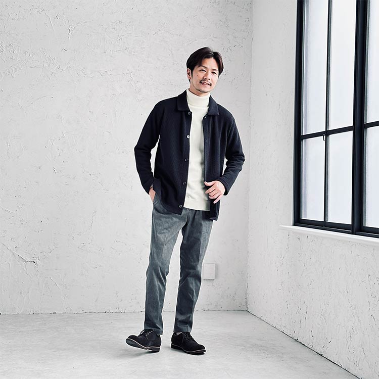 チャコールグレーを生かしたオシャレメンズコーデ