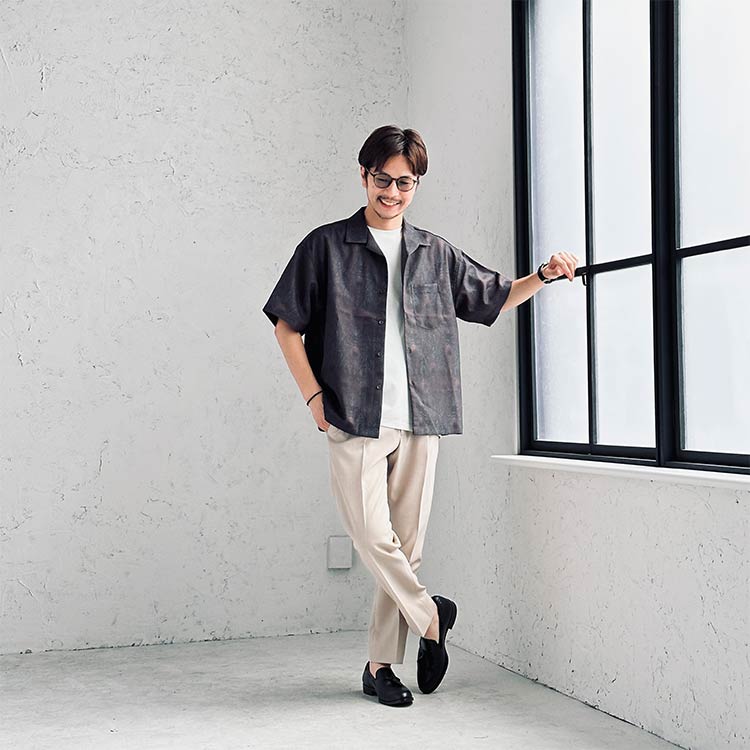 【ブルーグリーンとベージュ】の色合わせと着こなし方