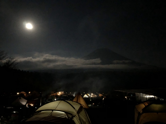 山の中で一泊キャンプ