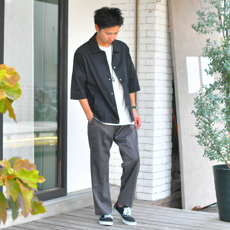 モノトーンアイテムを使ったメンズストリート系コーデ