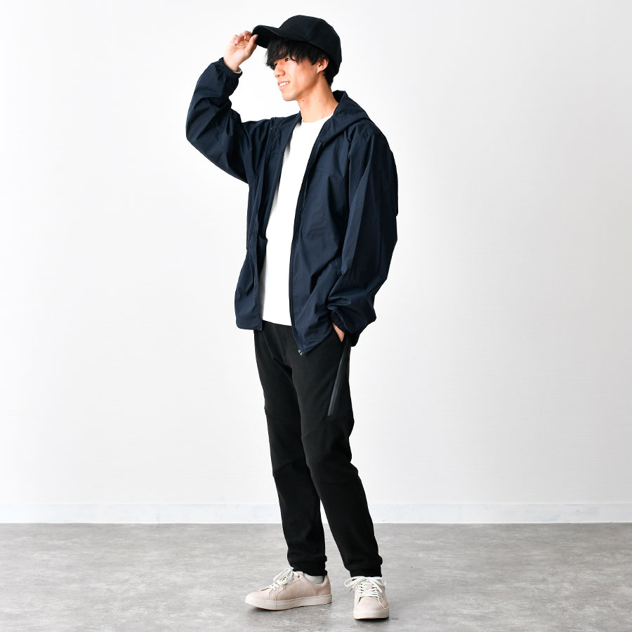 ベージュスニーカーを使ったメンズコーデ