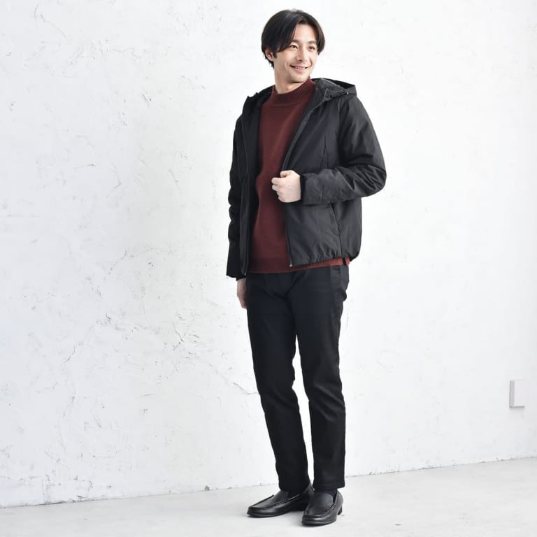 カジュアルアウターは、シンプルなアイテムでまとめて大人っぽく。