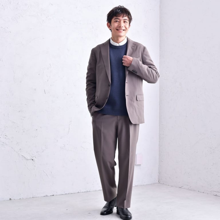 ブラウン×ブルーが都会的印象のオフィスコーデ。