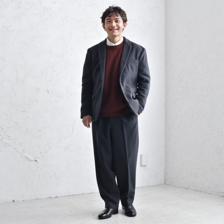 旬のキレイめコーデは、ワイドパンツでリラックス感を演出して。