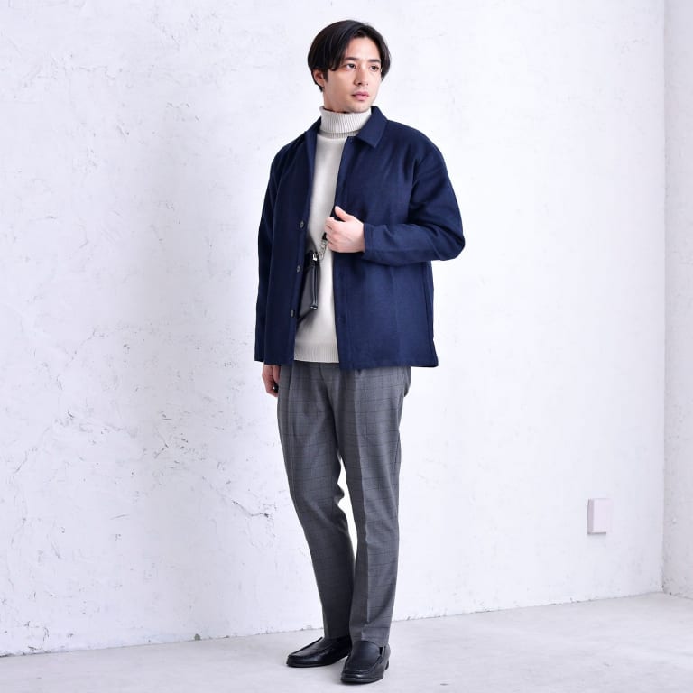 シンプルなチェック柄パンツを引き立てる、シャツジャケットコーデ。