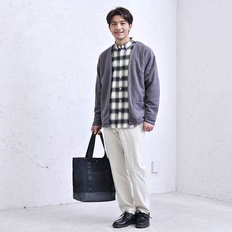 グレーアウターにボーダー柄を合わせたメンズコーデ