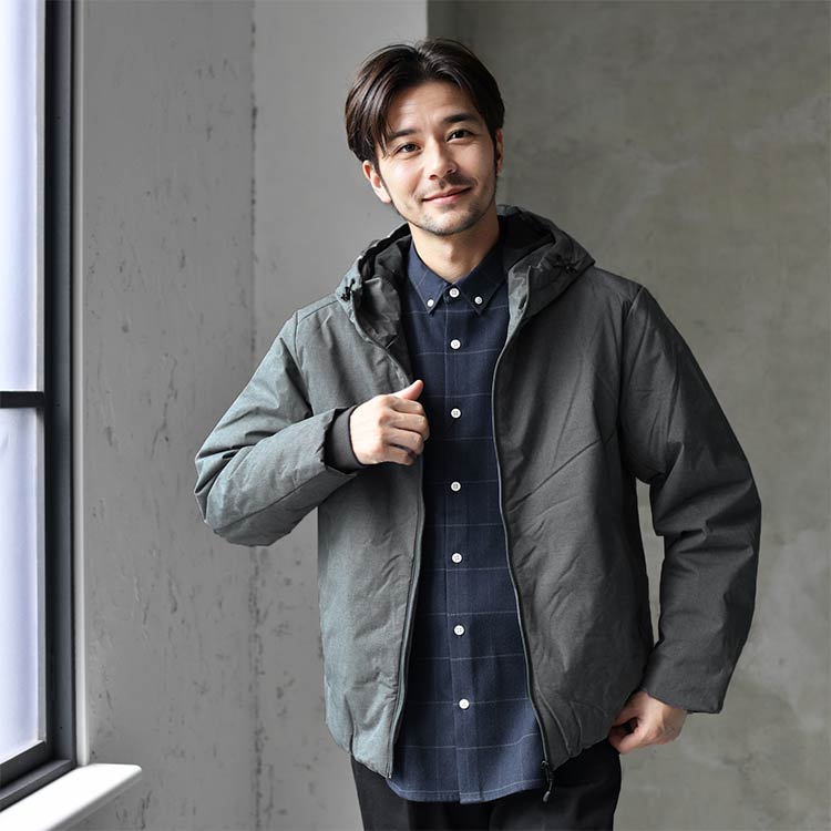 グレーアウターの色合いの違い