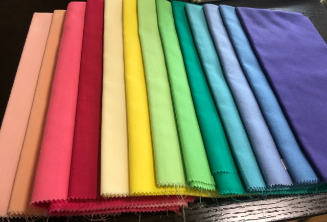 カラフルな無地の布生地