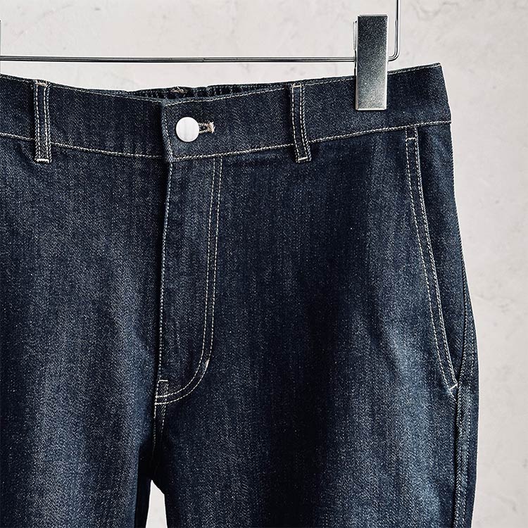 デニムパンツの太もものサイズ