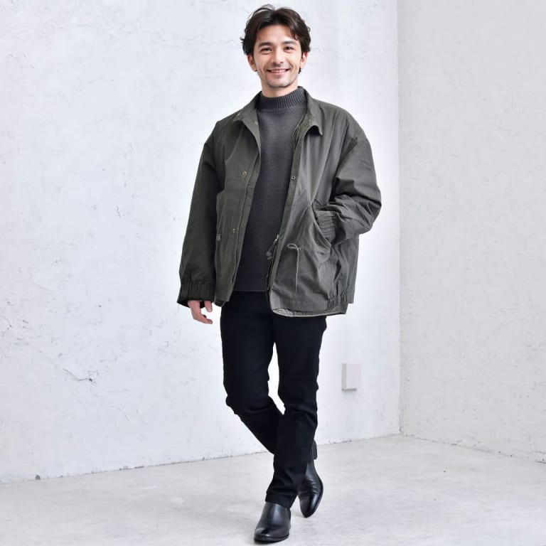 ダークトーンでまとめた、シック&カジュアルコーデ。