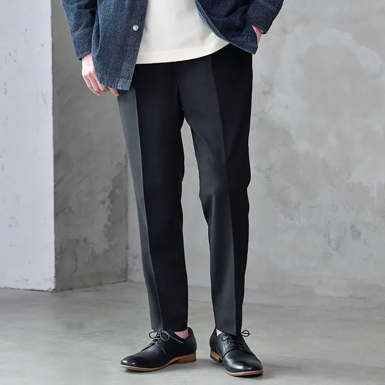 チノパンツとは？デニムパンツ、スラックスとの違いや選び方を解説