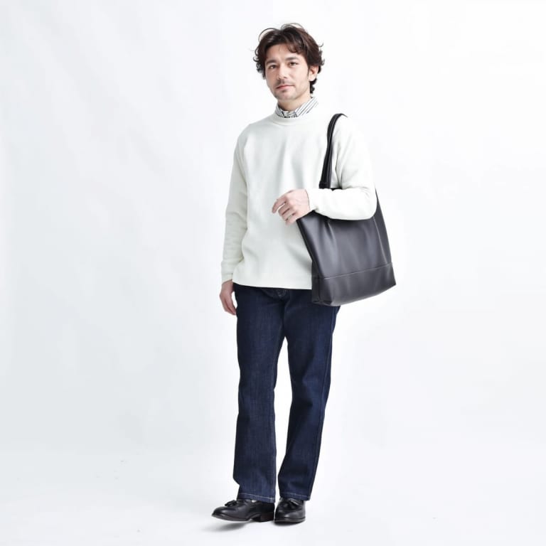 印象に残るデートのために！白ニット×ストライプシャツの上品コーデ