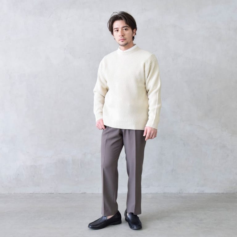 ラフな印象が大人っぽい、お出かけコーデ。