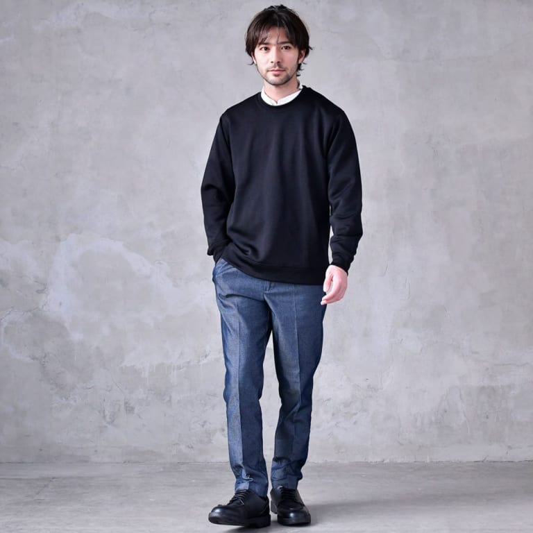 黒トレーナーで作る、シンプルカジュアル。