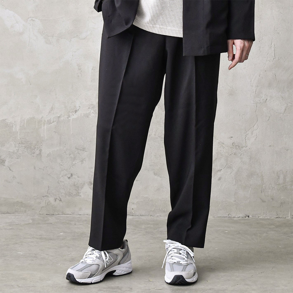 筋肉質なメンズにおすすめのテーパードパンツ