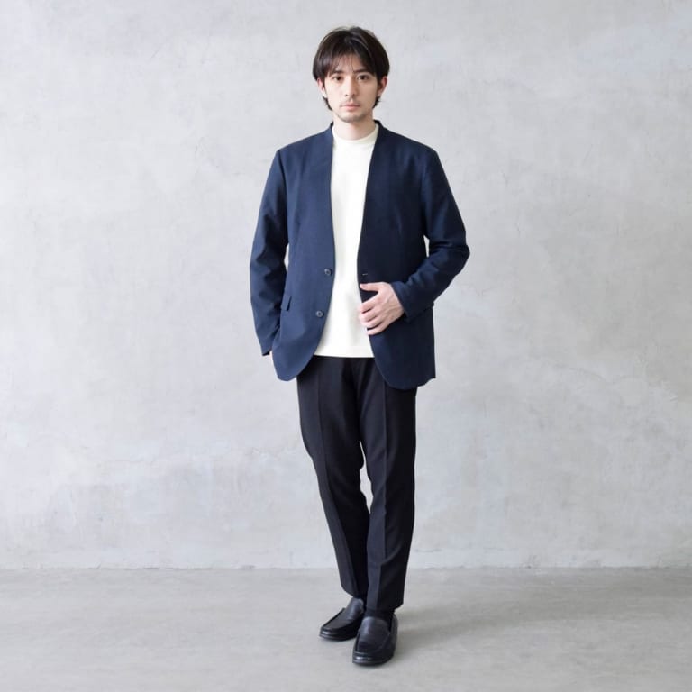 ノーカラー×ボトルネックでスタイリッシュな着こなしに。