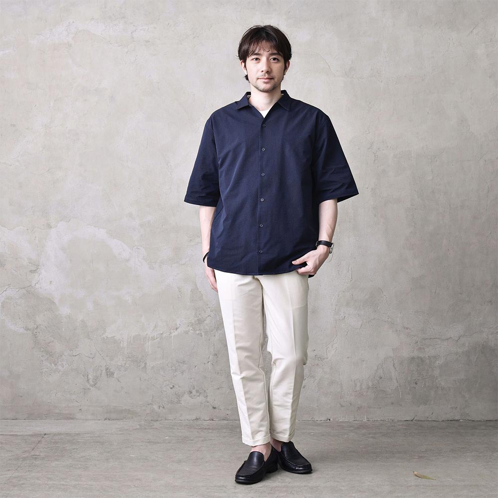 【2024年最新版】トレンドを取り入れたおすすめのオープンカラーシャツコーデ5選