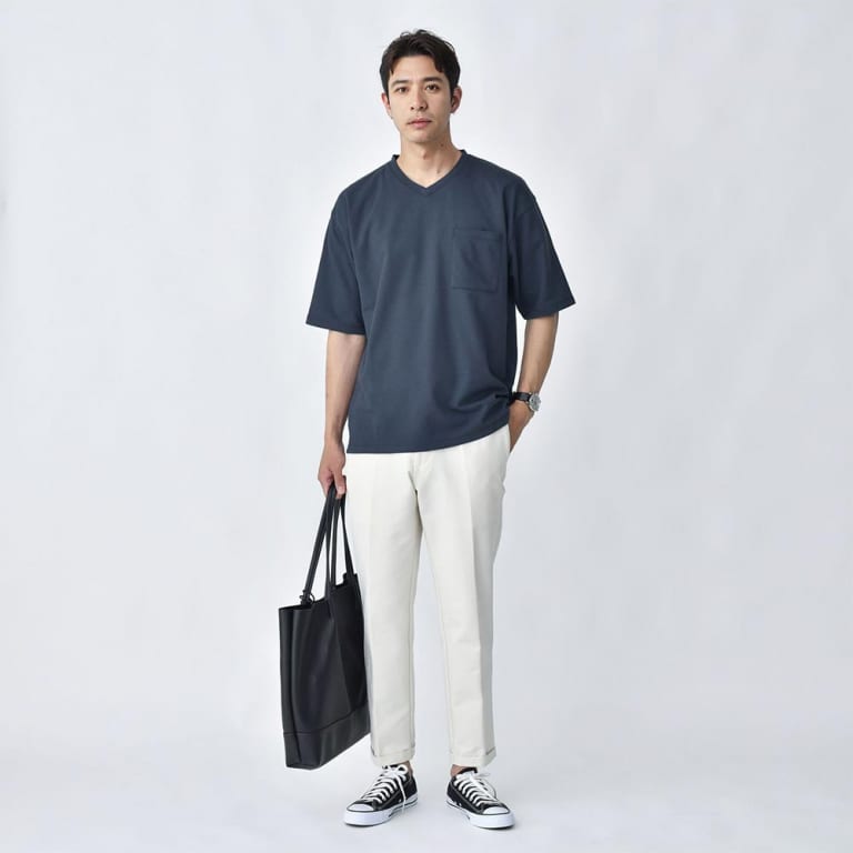 ブルーTシャツと接触冷感パンツのコーデ