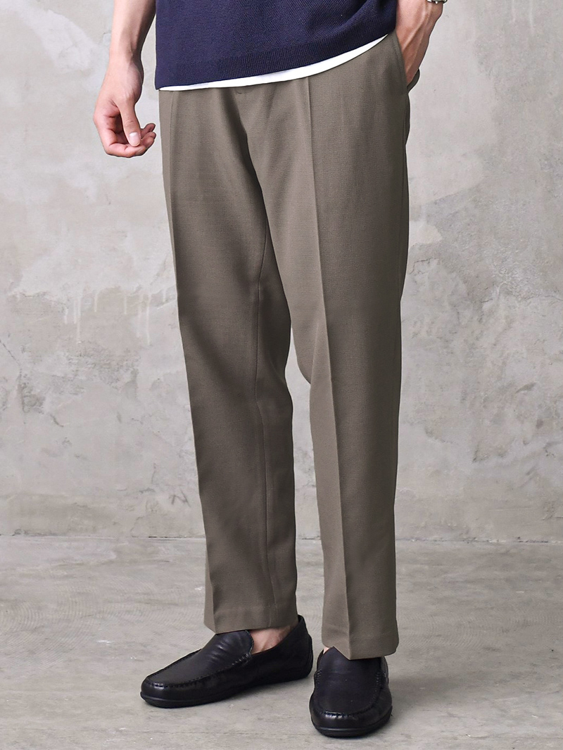 50代メンズにおすすめ!永遠の定番ネイビーパンツで作る洗練されたコーデ