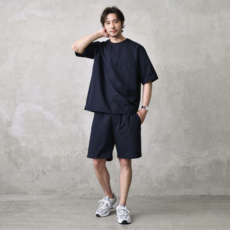 サッカーTシャツパンツのセットアップコーデ