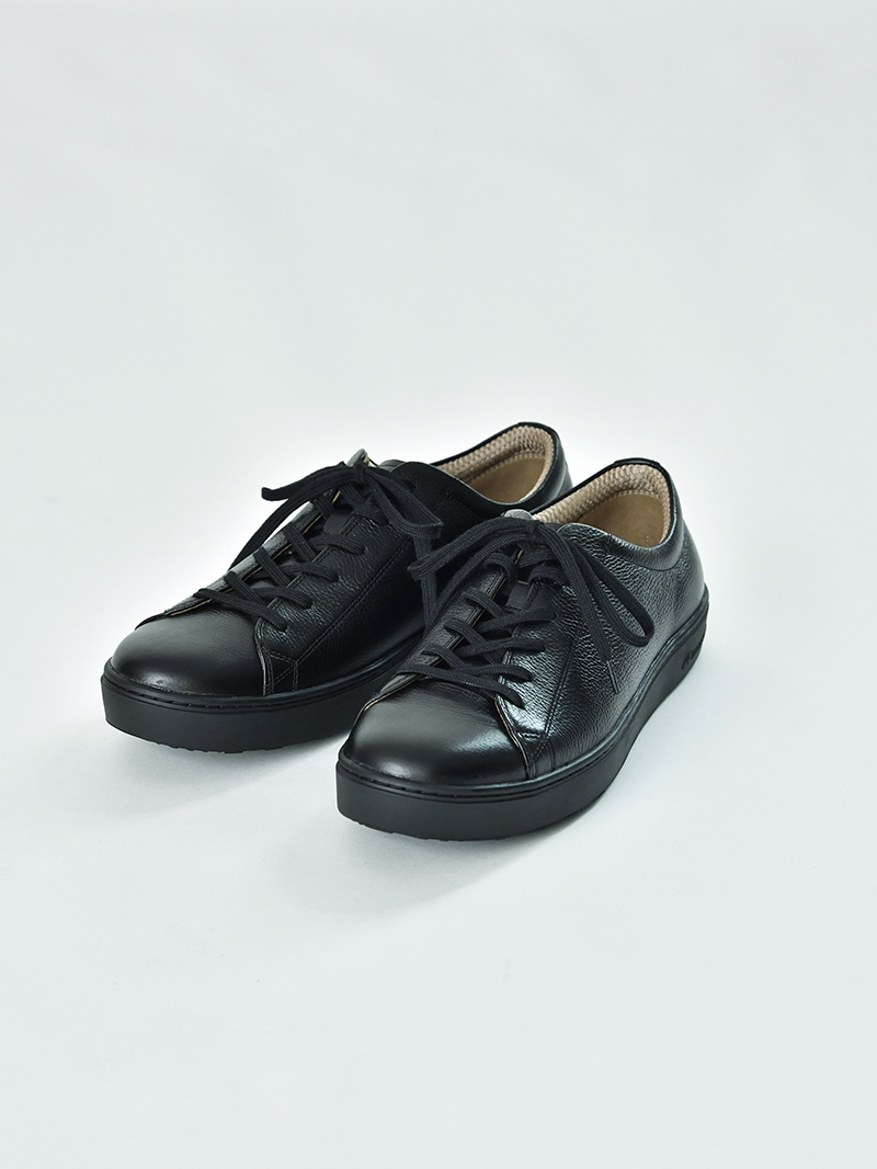 【2024年最新】メンズスーツにワイドパンツはおすすめ？魅力とおしゃれコーデ術