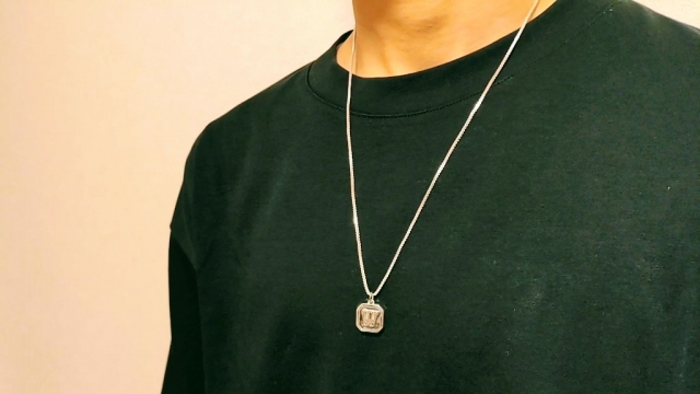 シンプルデザインのネックレス