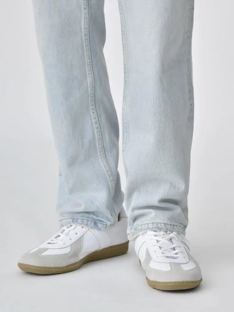 2024最新版】30代メンズのオシャレなコーデに！冬の白スニーカー選びの