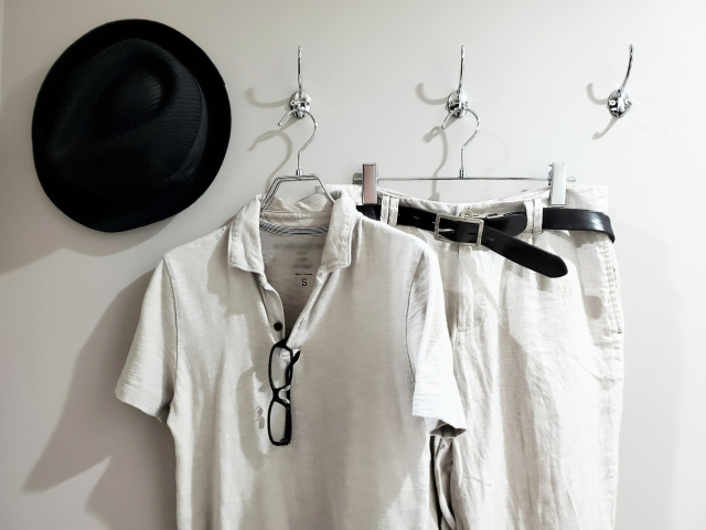 ハンガーにかかった洋服