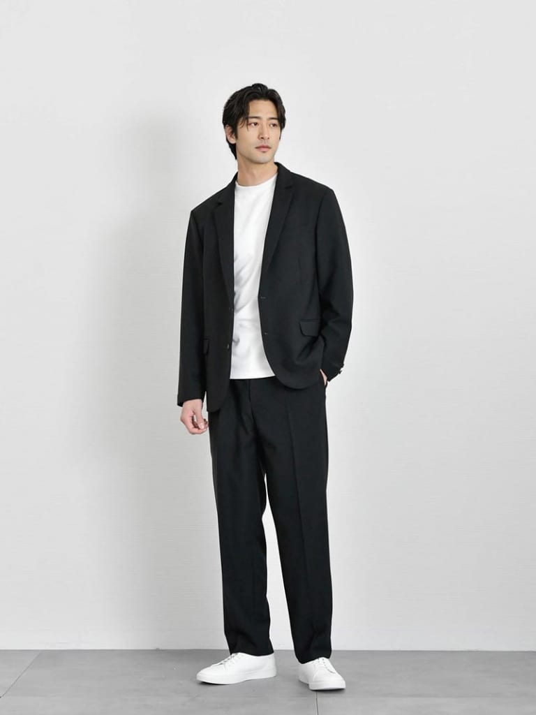 黒色パンツのセットアップコーデ