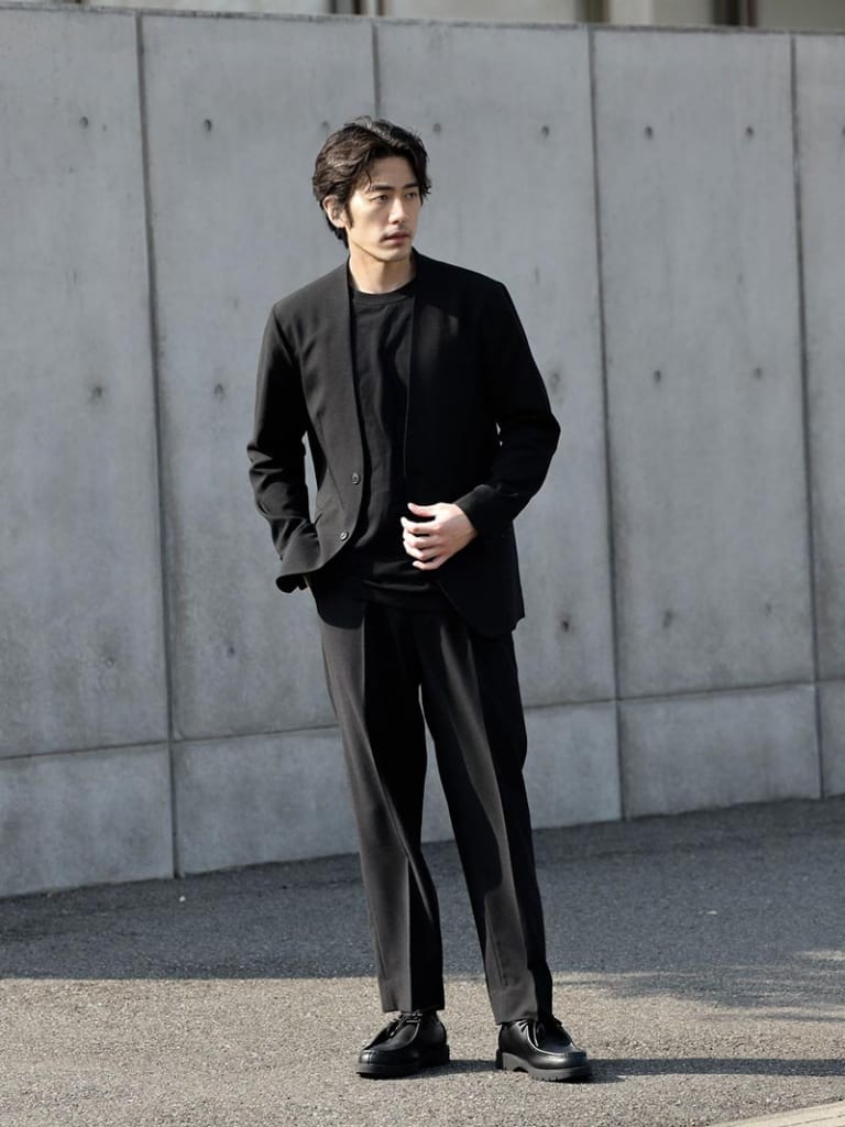 洗練されたスラックスコーデ