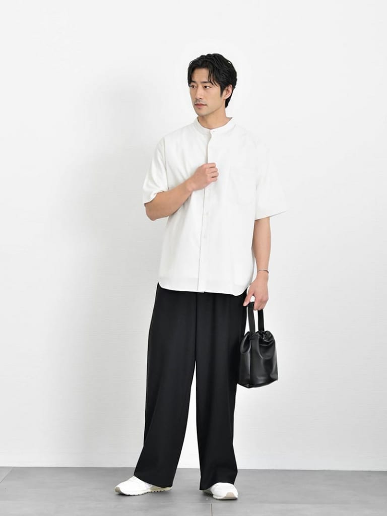 シンプルな50代カジュアルコーデ