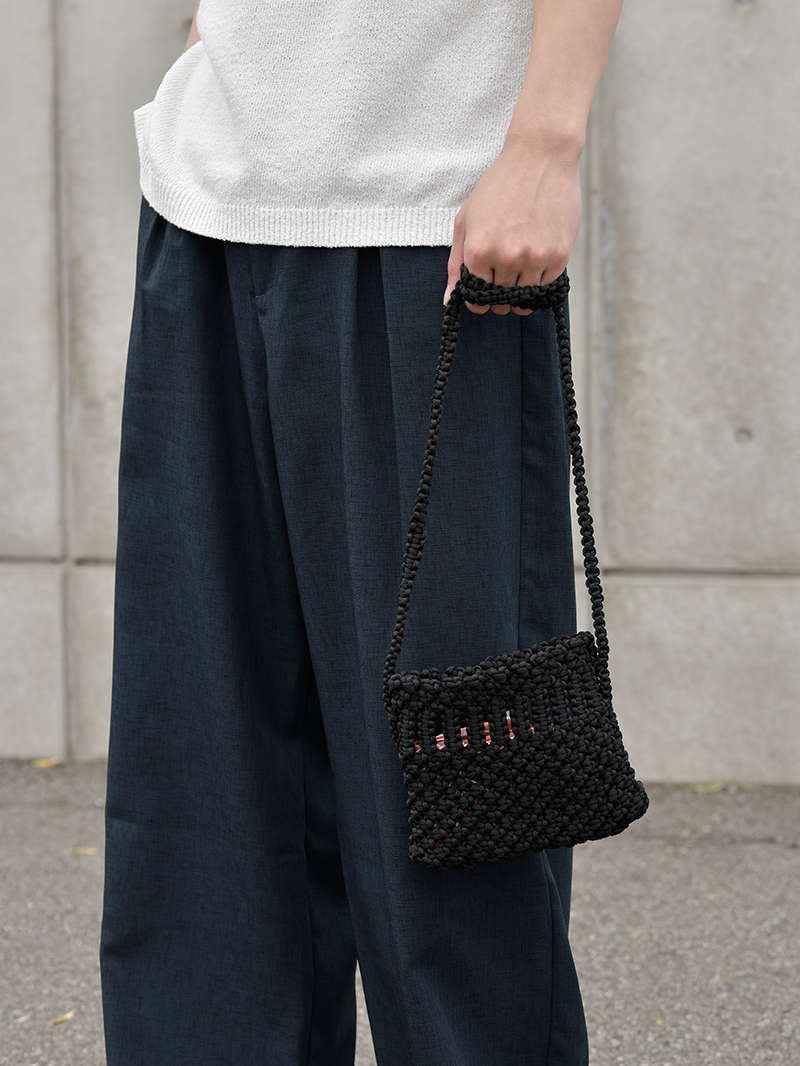 手軽に持ち運べるサイズのサコッシュ