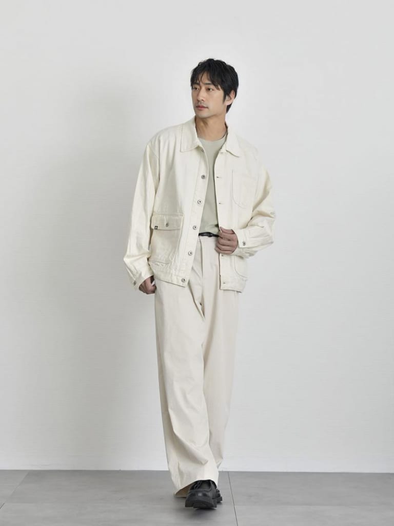 おしゃれな白ワイドパンツコーデ