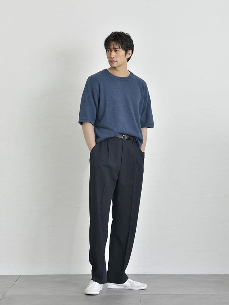 落ち着いた色合いのサマーニットコーデ