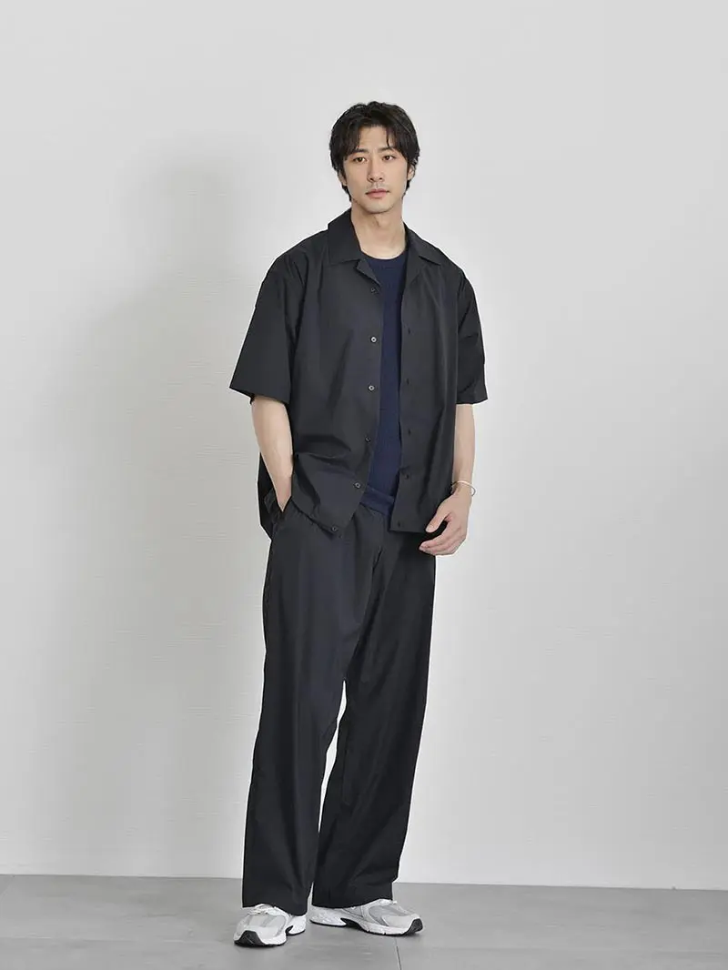 オープンカラーシャツで夏のコーデを格上げ！着こなしのポイントや