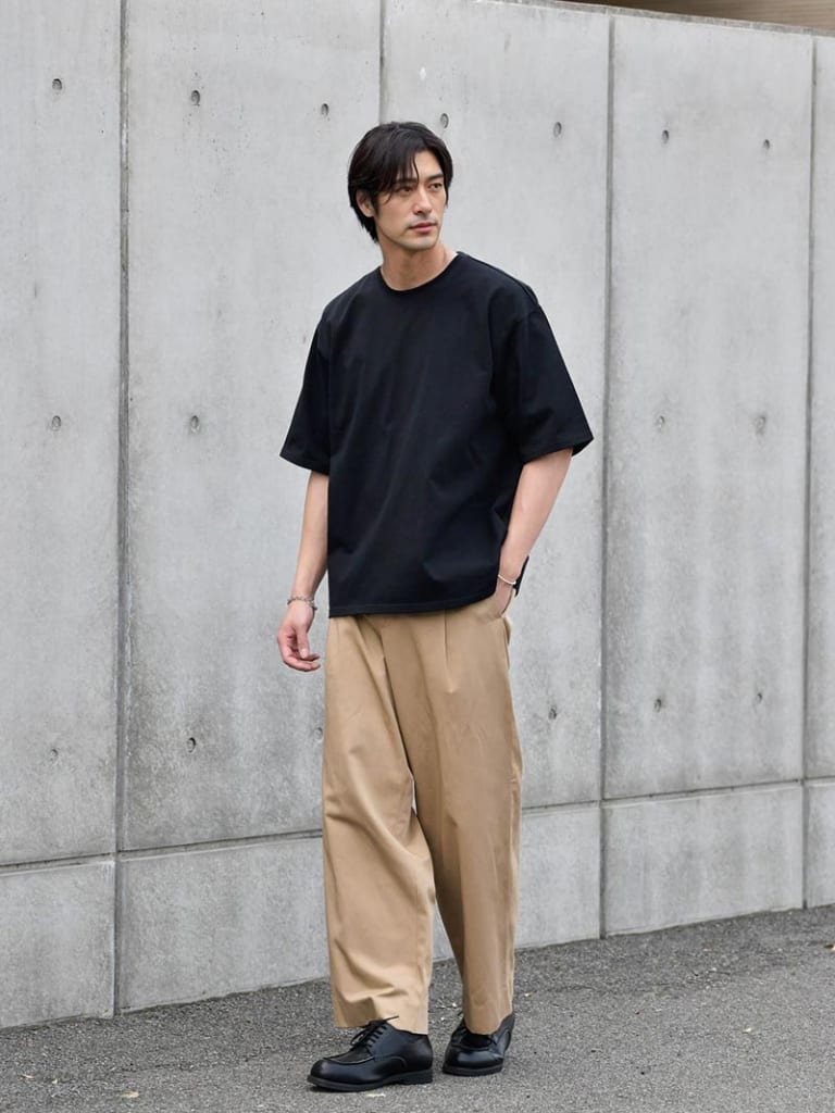 タックワイドで魅せる大人コーデ