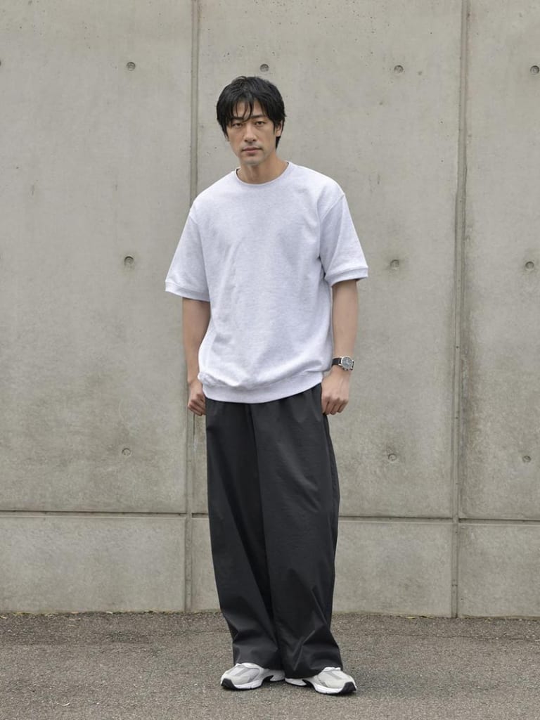 シンプルな白色Tシャツコーデ