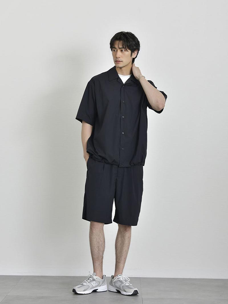 こなれ感のある50代シャツコーデ