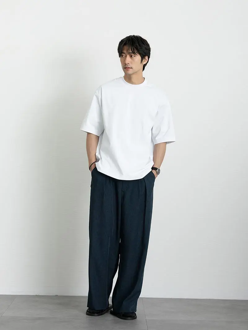 白Tシャツでお洒落にキメる。2025年注目の白Tメンズコーデ大特集 白Tシャツでお洒落にキメる。2025年注目の白Tメンズコーデ大特集