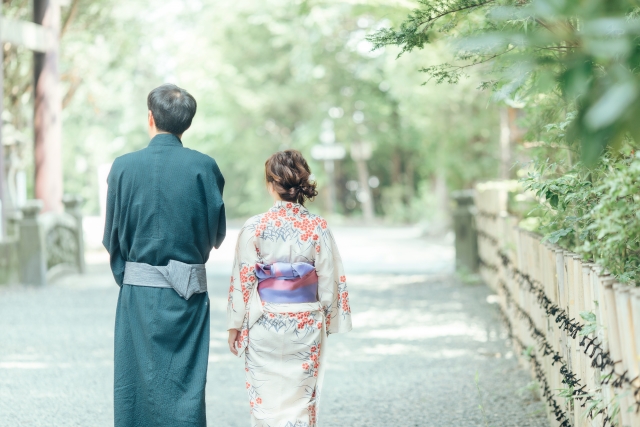 花火大会において定番のメンズ服装