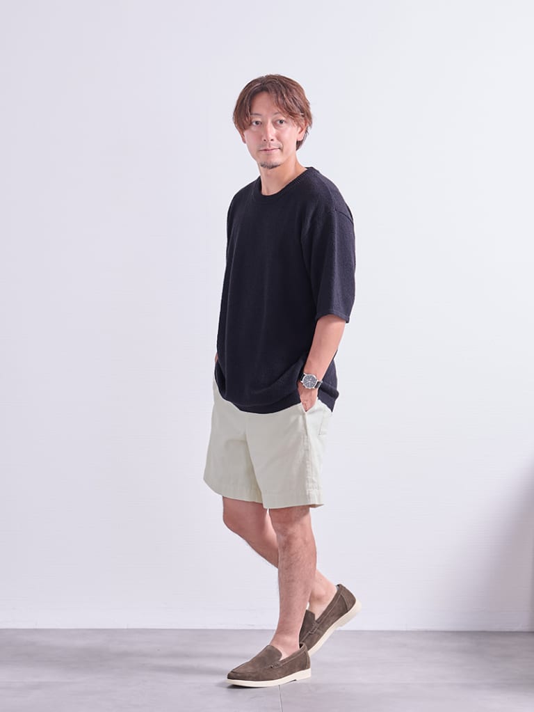 サマーニットと短パンの上品休日