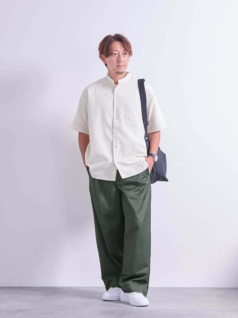 ナチュラル配色の上品休日服