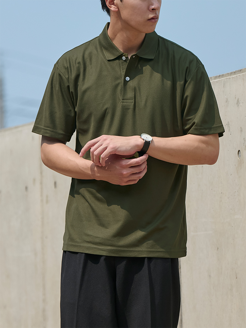 白パンツ × グリーンのアイテム