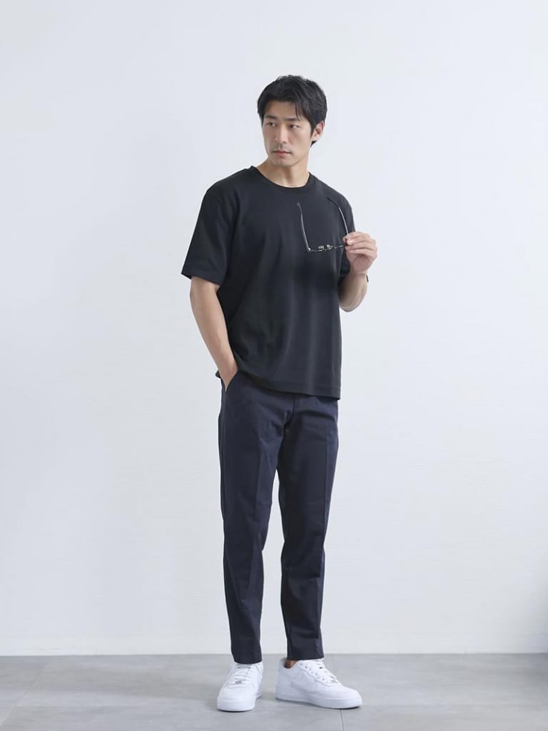 シンプルコーデにはボリューム感を