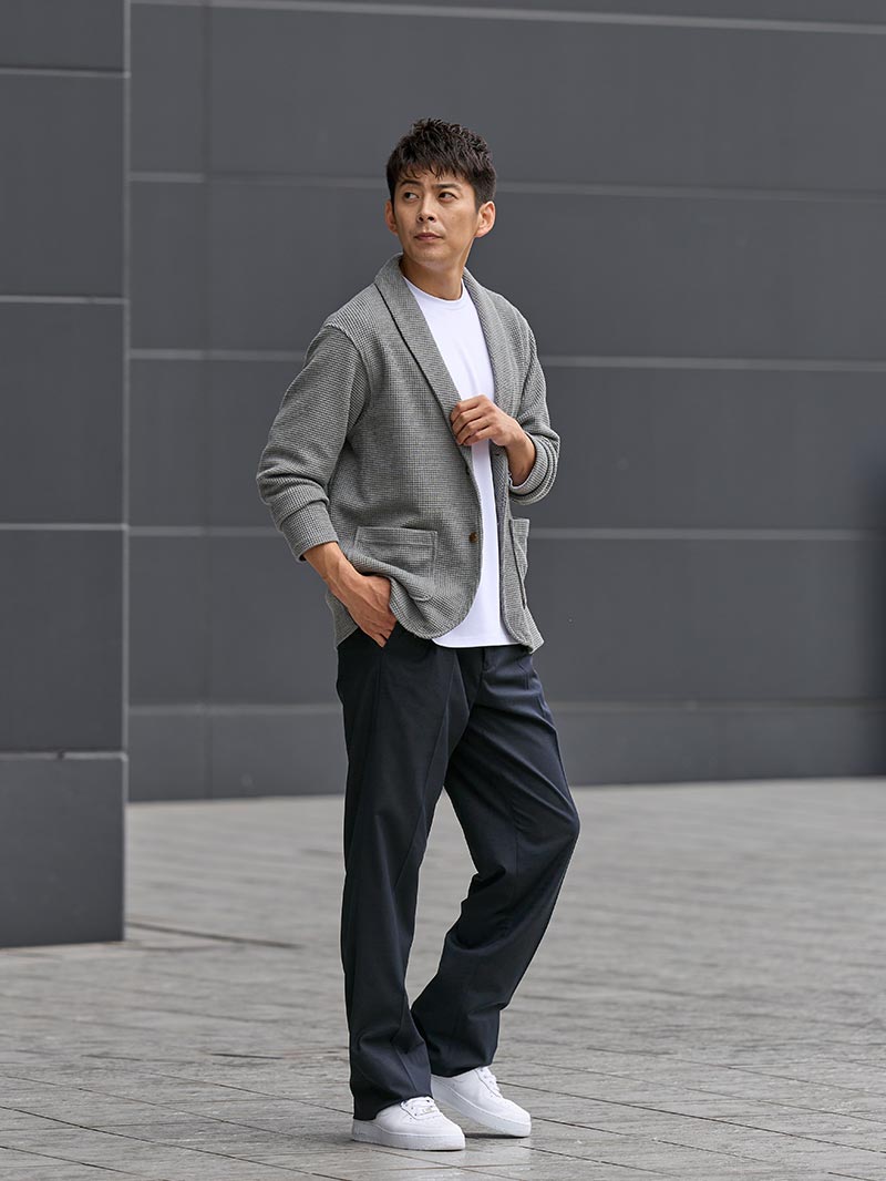 オフィスに馴染むカーディガンスタイル