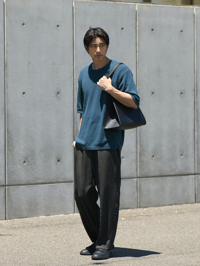 ゆったりT×キレイめパンツでつくるスタイルアップコーデ