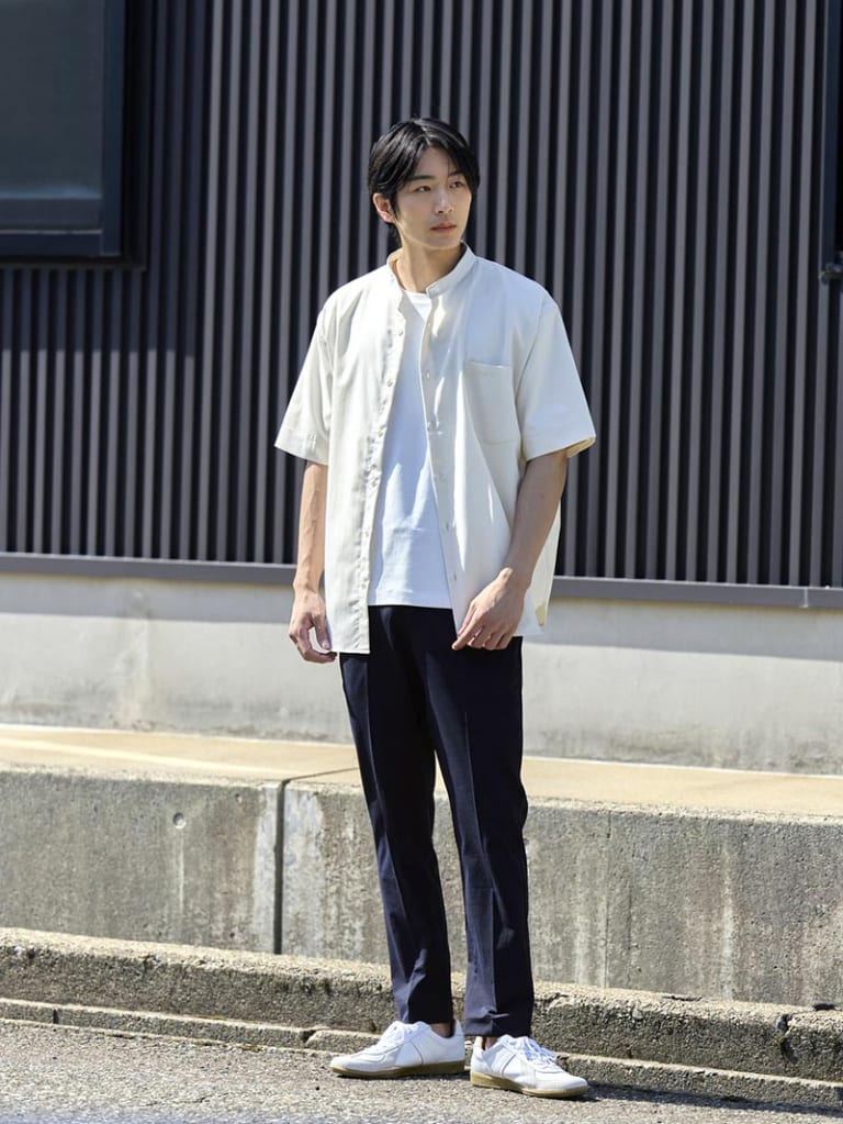 上品なのに親しみやすい大人のバンドカラーシャツコーデ