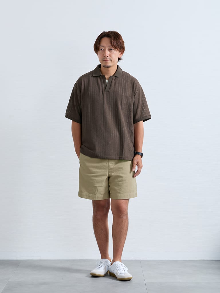 見た目も着心地も涼しい、夏のブラウンコーデ